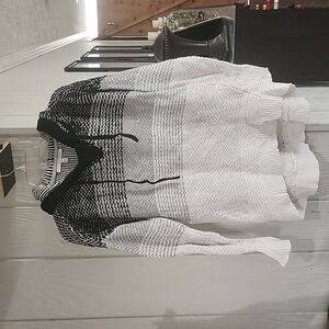 WOMEN'S VICTORIA'S SECRET HOODED SWEATER SMALL